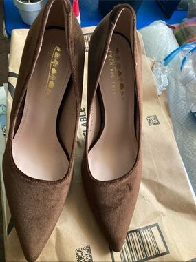 Classic Brown Pointed Toe Heels